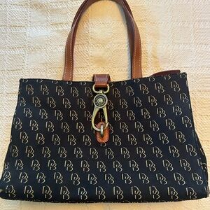 Stylish Dooney & Bourke Shoulder Bag leather & gold accents